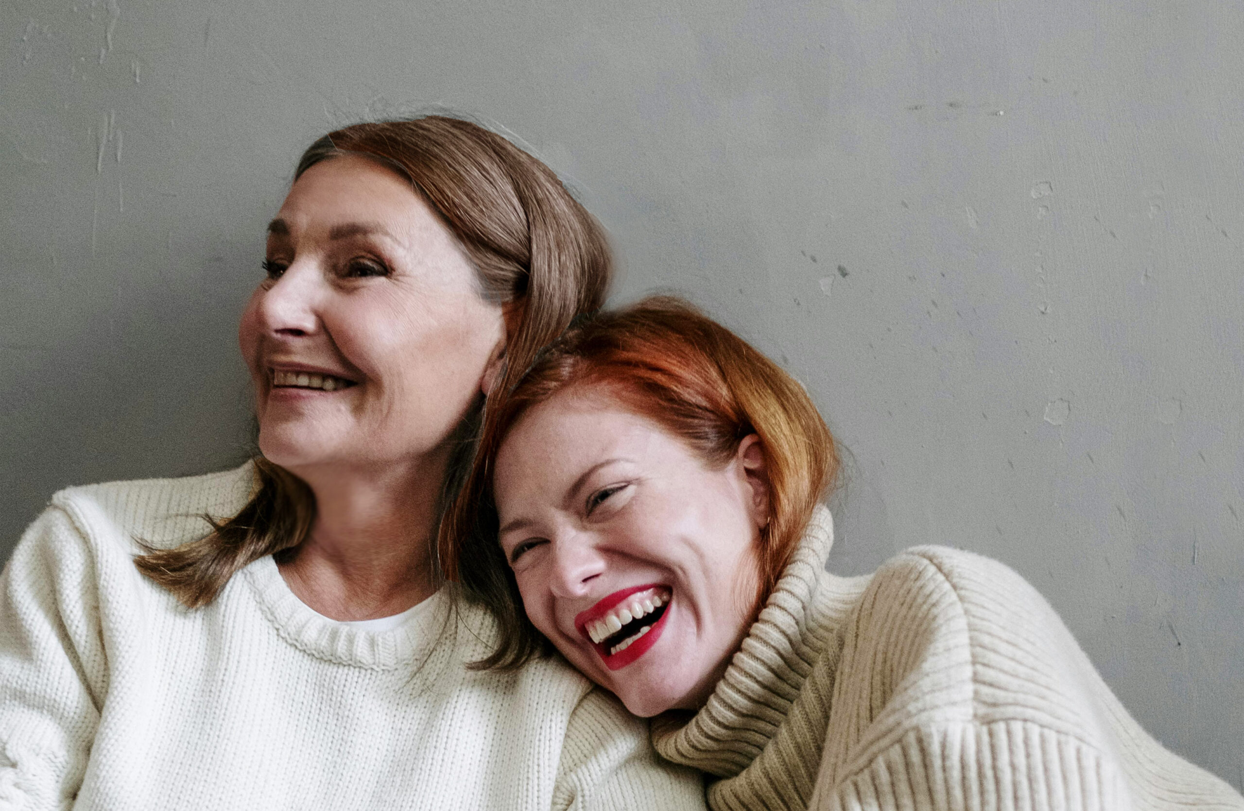 Dos mujeres de edades distintas.